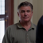 WHITE_COLLAR_-_E4X09_GLOVES_OFF_553.jpg
