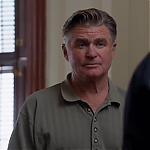 WHITE_COLLAR_-_E4X09_GLOVES_OFF_557.jpg