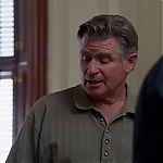 WHITE_COLLAR_-_E4X09_GLOVES_OFF_561.jpg