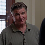WHITE_COLLAR_-_E4X09_GLOVES_OFF_567.jpg
