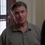 WHITE_COLLAR_-_E4X09_GLOVES_OFF_570.jpg