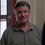 WHITE_COLLAR_-_E4X09_GLOVES_OFF_572.jpg