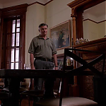 WHITE_COLLAR_-_E4X09_GLOVES_OFF_573.jpg