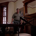 WHITE_COLLAR_-_E4X09_GLOVES_OFF_580.jpg