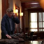 WHITE_COLLAR_-_E4X09_GLOVES_OFF_608.jpg