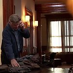 WHITE_COLLAR_-_E4X09_GLOVES_OFF_610.jpg