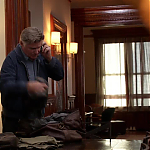 WHITE_COLLAR_-_E4X09_GLOVES_OFF_615.jpg