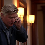 WHITE_COLLAR_-_E4X09_GLOVES_OFF_624.jpg