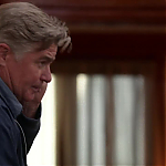 WHITE_COLLAR_-_E4X09_GLOVES_OFF_634.jpg