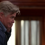 WHITE_COLLAR_-_E4X09_GLOVES_OFF_635.jpg