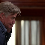 WHITE_COLLAR_-_E4X09_GLOVES_OFF_636.jpg
