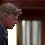 WHITE_COLLAR_-_E4X09_GLOVES_OFF_640.jpg
