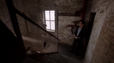 WHITE_COLLAR_-_E4X10_VESTED_INTEREST_610.jpg