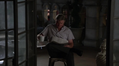 WHITE_COLLAR_-_E4X10_VESTED_INTEREST_611.jpg