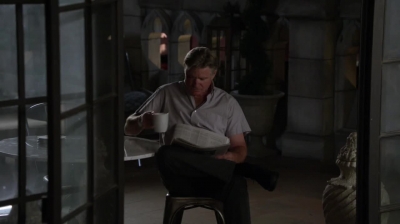 WHITE_COLLAR_-_E4X10_VESTED_INTEREST_612.jpg