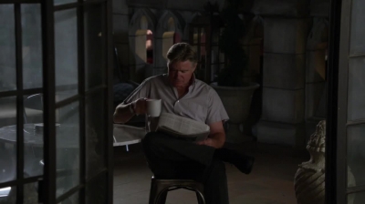WHITE_COLLAR_-_E4X10_VESTED_INTEREST_613.jpg