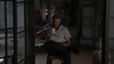 WHITE_COLLAR_-_E4X10_VESTED_INTEREST_614.jpg