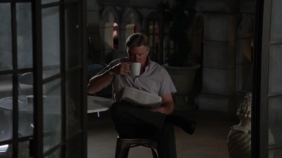 WHITE_COLLAR_-_E4X10_VESTED_INTEREST_617.jpg
