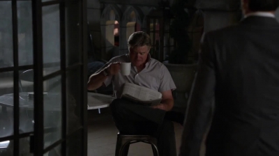 WHITE_COLLAR_-_E4X10_VESTED_INTEREST_624.jpg