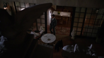 WHITE_COLLAR_-_E4X10_VESTED_INTEREST_638.jpg