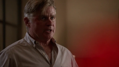 WHITE_COLLAR_-_E4X11_FAMILY_BUSINESS_0211.jpg