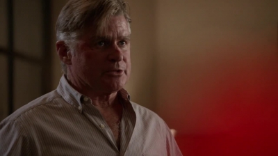 WHITE_COLLAR_-_E4X11_FAMILY_BUSINESS_0212.jpg