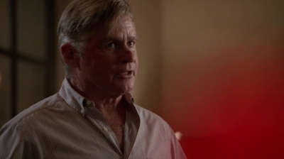 WHITE_COLLAR_-_E4X11_FAMILY_BUSINESS_0214.jpg