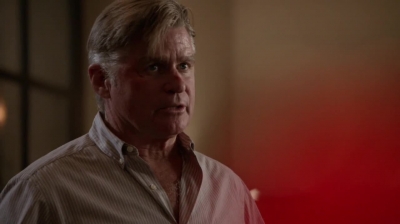 WHITE_COLLAR_-_E4X11_FAMILY_BUSINESS_0216.jpg