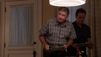WHITE_COLLAR_-_E4X11_FAMILY_BUSINESS_0397.jpg