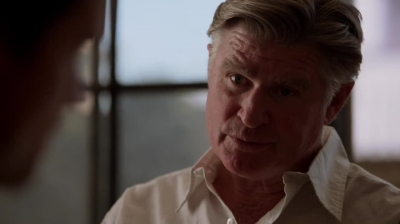 WHITE_COLLAR_-_E4X11_FAMILY_BUSINESS_0906.jpg