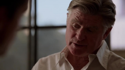 WHITE_COLLAR_-_E4X11_FAMILY_BUSINESS_0909.jpg