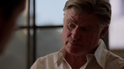 WHITE_COLLAR_-_E4X11_FAMILY_BUSINESS_0912.jpg