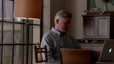 WHITE_COLLAR_-_E4X11_FAMILY_BUSINESS_1005.jpg