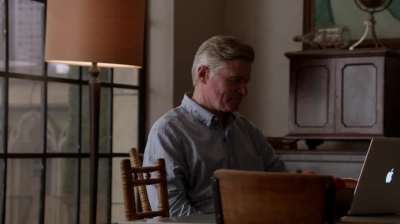 WHITE_COLLAR_-_E4X11_FAMILY_BUSINESS_1006.jpg
