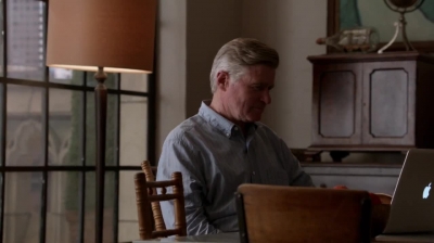 WHITE_COLLAR_-_E4X11_FAMILY_BUSINESS_1008.jpg