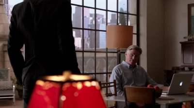 WHITE_COLLAR_-_E4X11_FAMILY_BUSINESS_1024.jpg