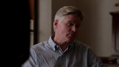 WHITE_COLLAR_-_E4X11_FAMILY_BUSINESS_1050.jpg