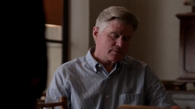 WHITE_COLLAR_-_E4X11_FAMILY_BUSINESS_1105.jpg