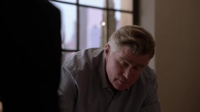 WHITE_COLLAR_-_E4X16_IN_THE_WIND_0767.jpg