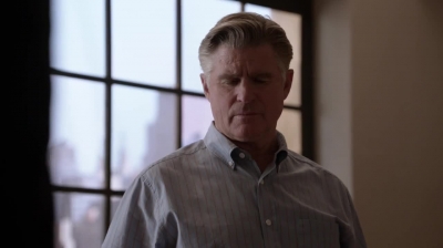 WHITE_COLLAR_-_E4X16_IN_THE_WIND_0813.jpg