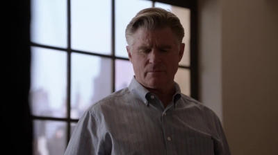 WHITE_COLLAR_-_E4X16_IN_THE_WIND_0814.jpg