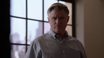 WHITE_COLLAR_-_E4X16_IN_THE_WIND_0816.jpg