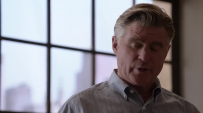 WHITE_COLLAR_-_E4X16_IN_THE_WIND_0818.jpg