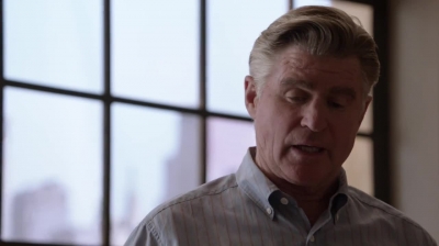 WHITE_COLLAR_-_E4X16_IN_THE_WIND_0821.jpg