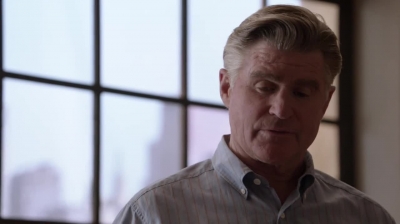 WHITE_COLLAR_-_E4X16_IN_THE_WIND_0823.jpg