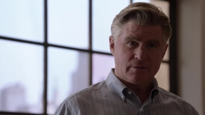WHITE_COLLAR_-_E4X16_IN_THE_WIND_0828.jpg