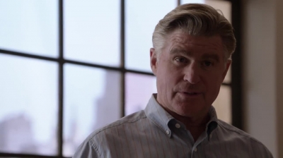 WHITE_COLLAR_-_E4X16_IN_THE_WIND_0830.jpg