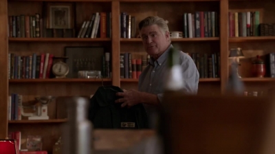 WHITE_COLLAR_-_E4X16_IN_THE_WIND_0842.jpg
