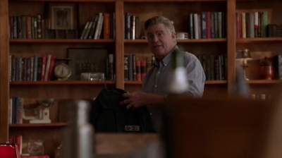 WHITE_COLLAR_-_E4X16_IN_THE_WIND_0843.jpg