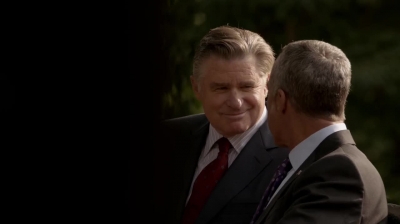 WHITE_COLLAR_-_E4X16_IN_THE_WIND_1191.jpg